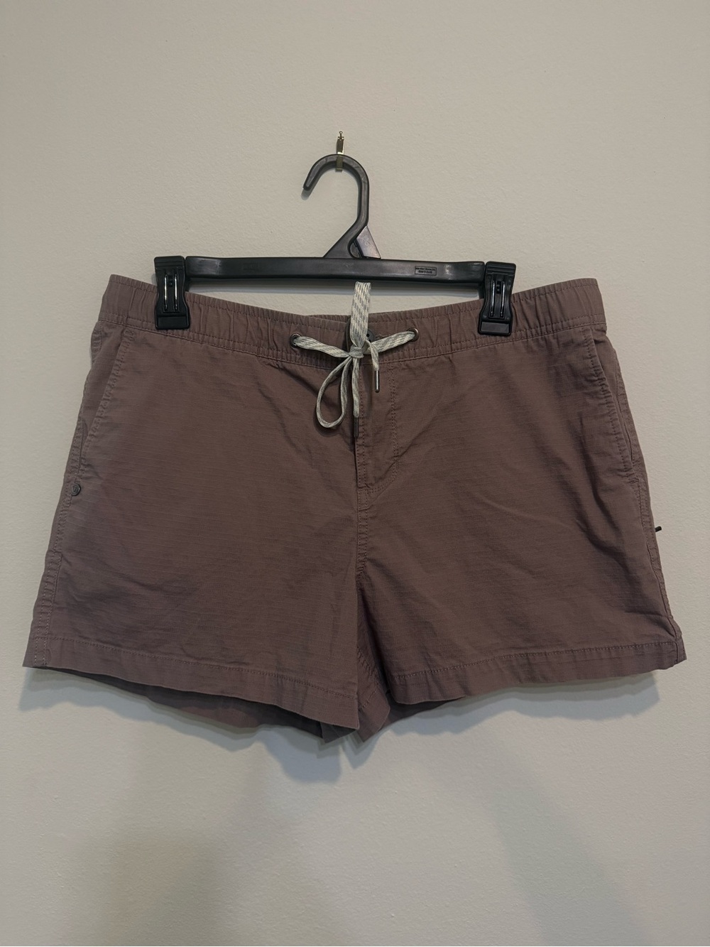 Vuori Women's Drawstring Shorts — Taupe Brown